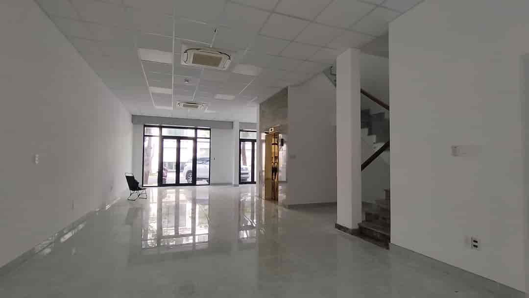 Cho thuê nhà 5 tầng thang máy, khu Mahattan Vinhomes Grand Park quận 9