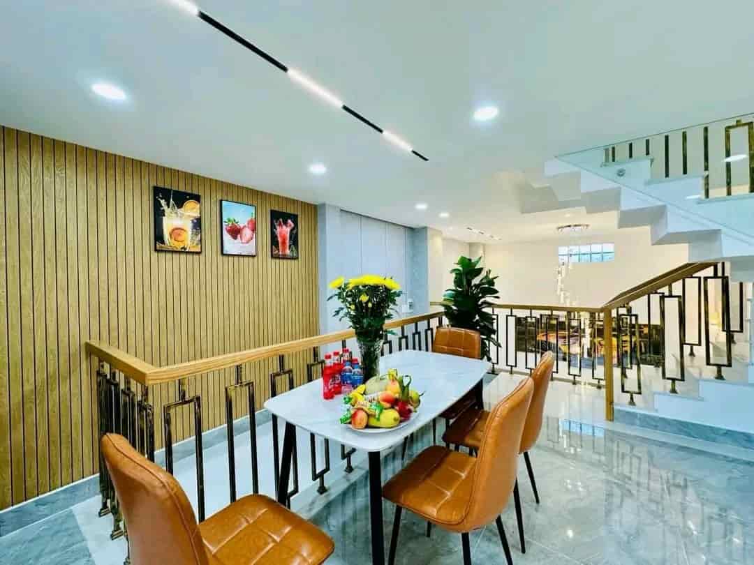 Bán nhà 40m2 Nguyễn Thanh Tuyền, Tân Bình giá 2 tỷ 250, gần vòng xoay Lê Văn Sỹ, sổ hồng riêng