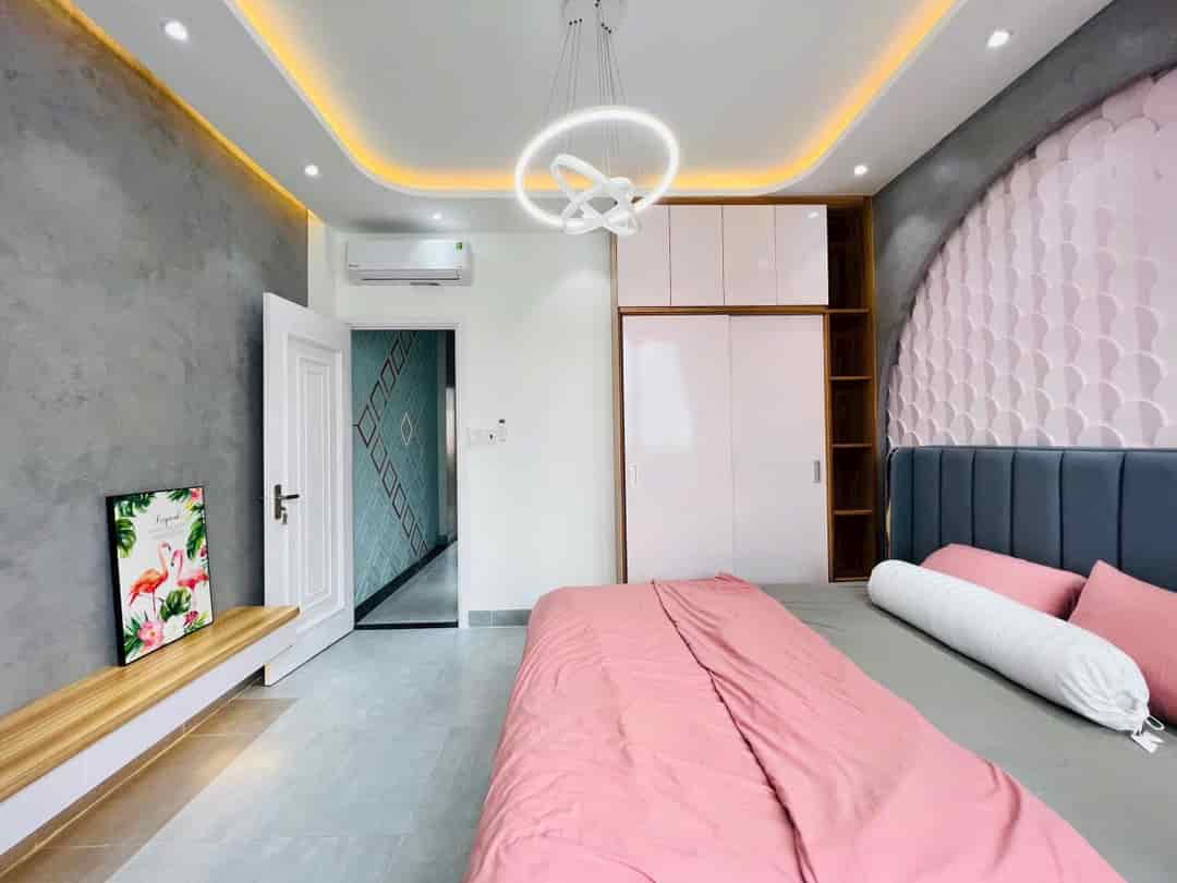 Kẹt tiền bán nhà 50m2 Thoại Ngọc Hầu, Tân Phú xây 5 tầng giá 2tỷ990, gần cấp 1 Phan Chu Trinh, hẻm 6m