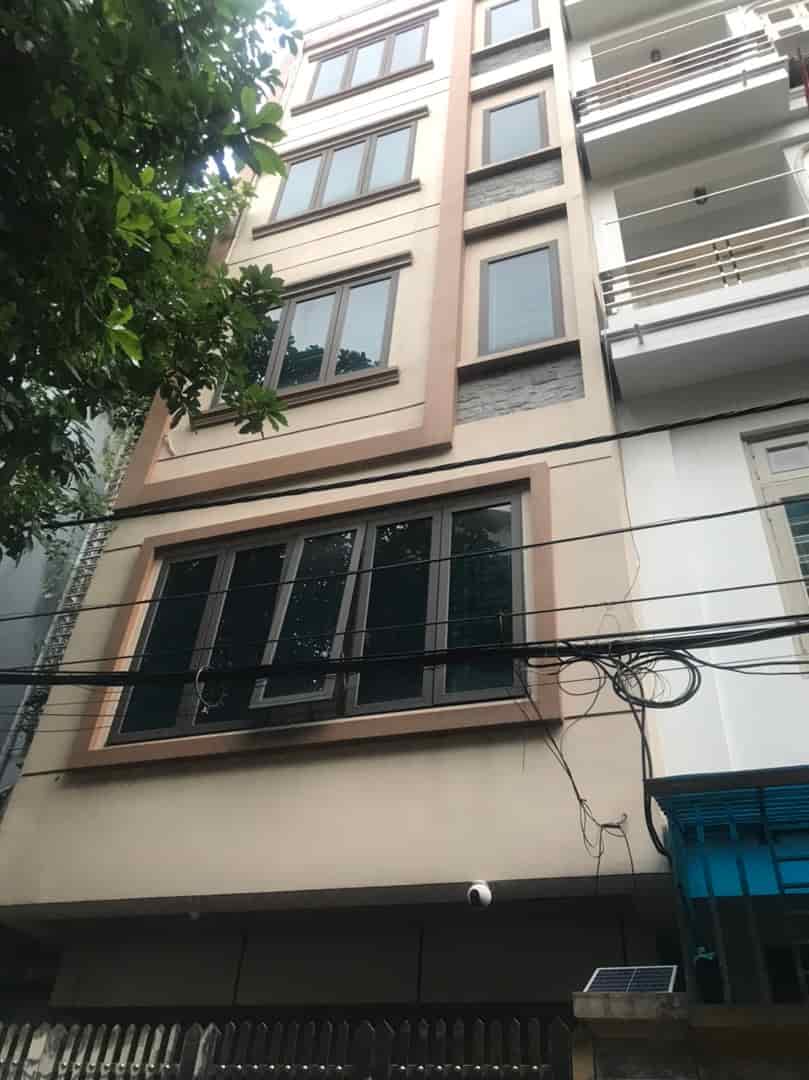 Bán nhà gấp Hoàng Quốc Việt nhà đẹp, ô tô tránh sát nhà 52m2, 5 tầng, giá 9,45 tỷ.