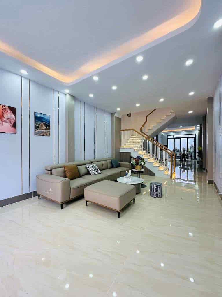 Bán nhà mới hoàn thiện, 3 tầng, đường 3m, gần Aeon Bình Tân, nội thất cao cấp, dt 95m2, giá 10,5 tỷ tl