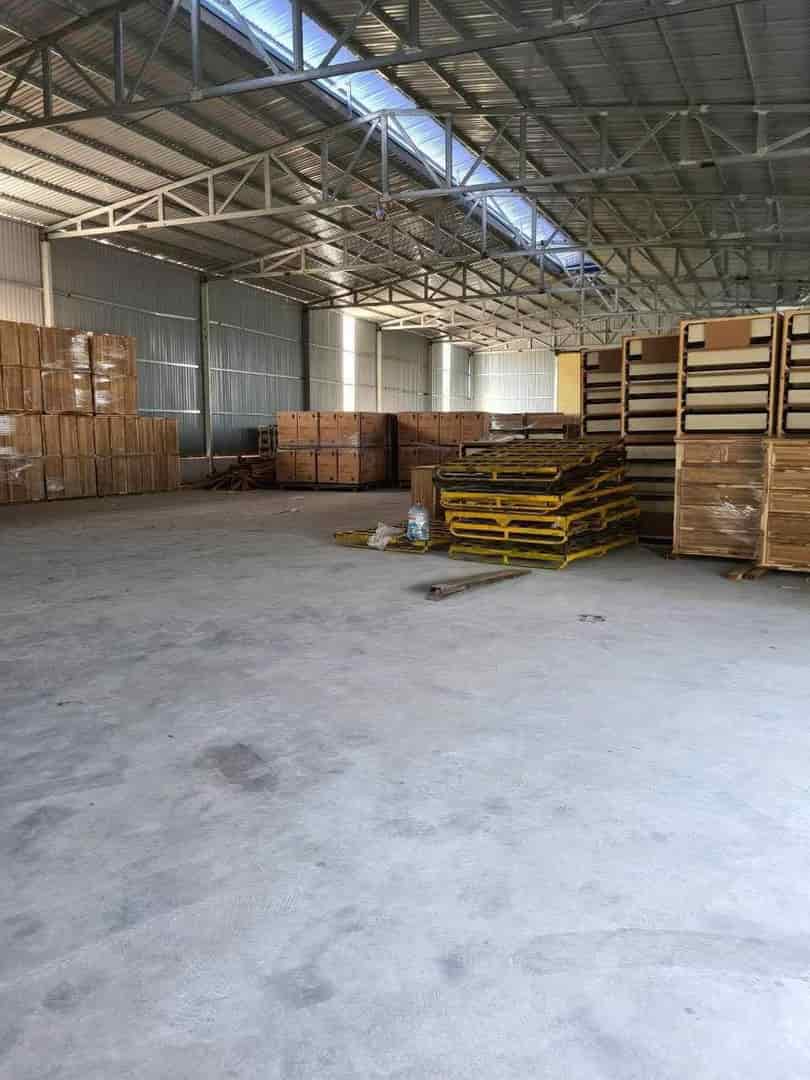 Cho thuê xưởng Tân Uyên Bình Dương, diện tích đất: 1800m2, diện tích xưởng 1350m2, đường xe container