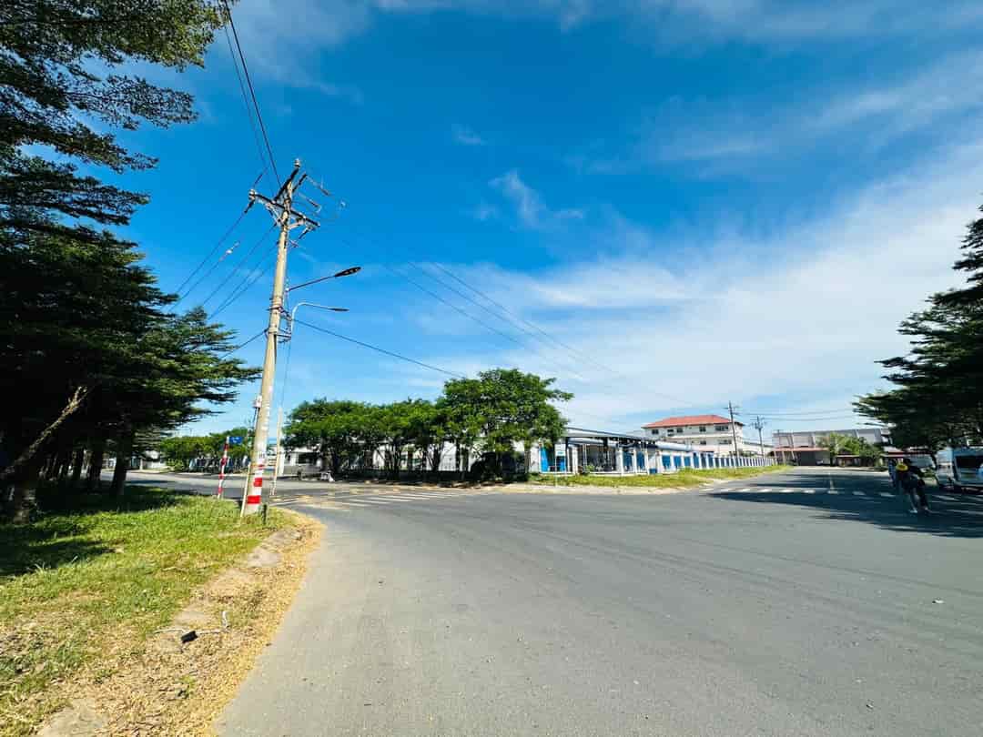Bán đất CCN Tân Uyên Bình Dương, diện tích 8.132m2, giá bán 190 $/m2