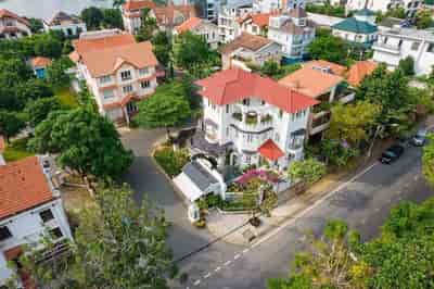 Bán biệt thự góc 3MT Nguyễn Văn Hưởng, P.Thảo Điền, quận 2, 16x20m, vị trí siêu đắc địa