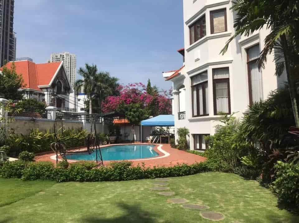Bán villa góc 2MT đường Nguyễn Ư Dĩ, phường Thảo Điền, quận 2, 25.9x27.9m, siêu hiếm