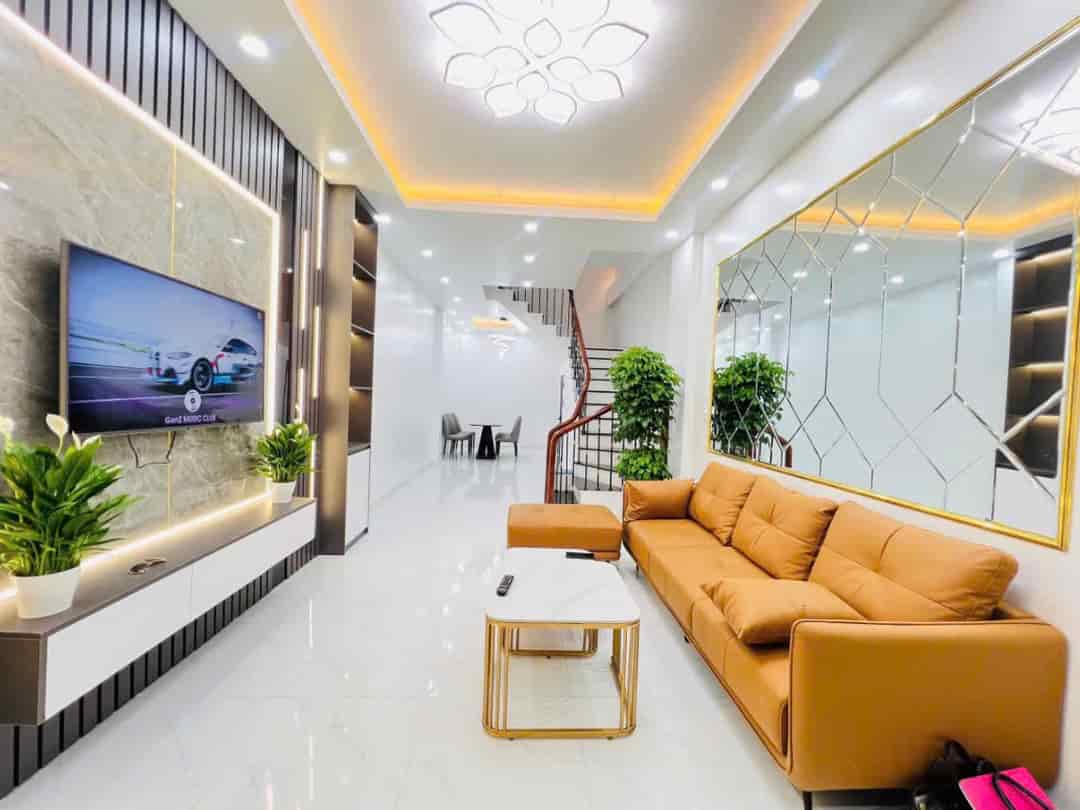 Bán nhà phố trương Định, Hai Bà Trưng. 42 M2 FULL nội thất giá 5.25 tỷ.