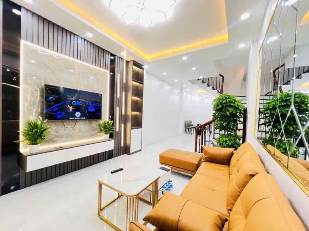 Bán nhà phố trương Định, Hai Bà Trưng. 42 M2 FULL nội thất giá 5.25 tỷ.