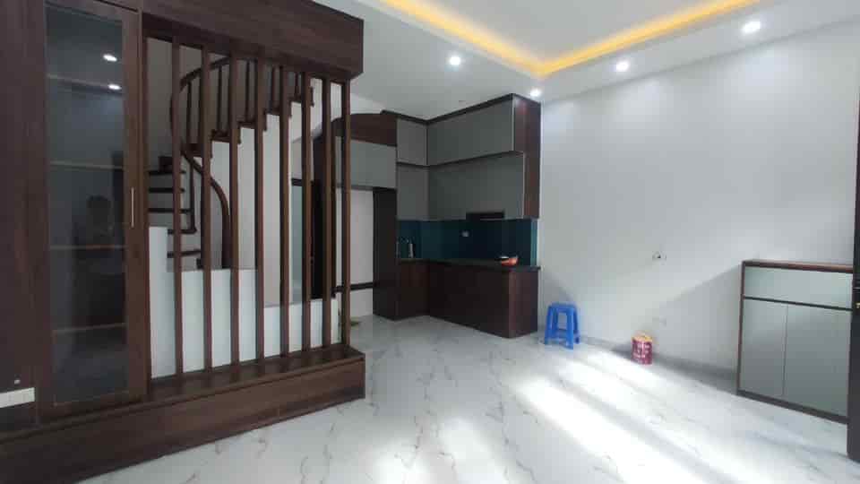 Bán nhà Phạm Văn Đồng, DT: 30m2, 5 tầng, MT 5m, 5.7 tỷ