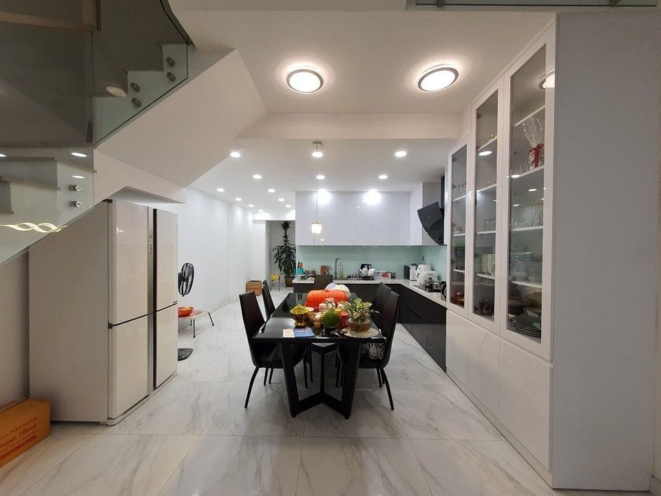 Bán nhà hẻm xe tải, 100m2, 4 tầng BTCT, sát chợ, 11.6 tỷ đường Lê Văn Thọ, Phường 11