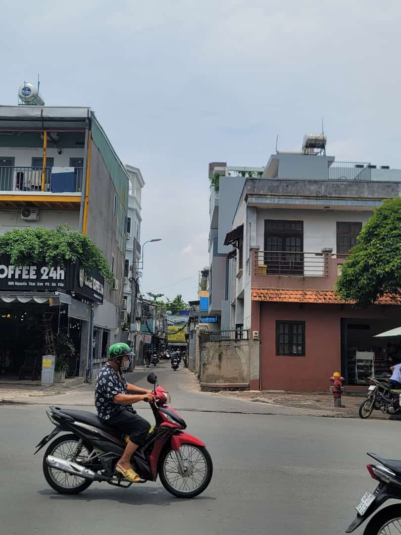 Nhà 3 tầng, 90m2, 6x15m, 3 tầng, 2 trọ, hẻm xe hơi, Nguyễn Thái Sơn