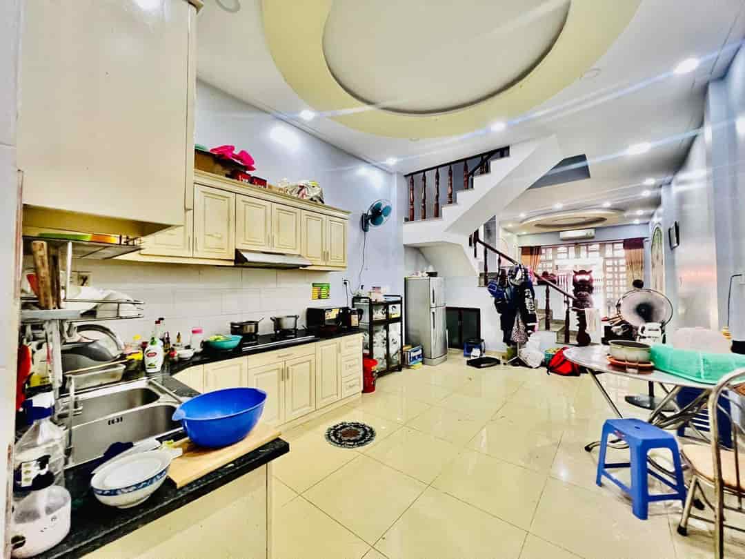 Đối diện cổng Vạn Phúc City, Hiệp Bình Phước, Thủ Đức, 92m2 ngang 4, ô tô đỗ cửa, không quy hoạch, 6.5 tỷ