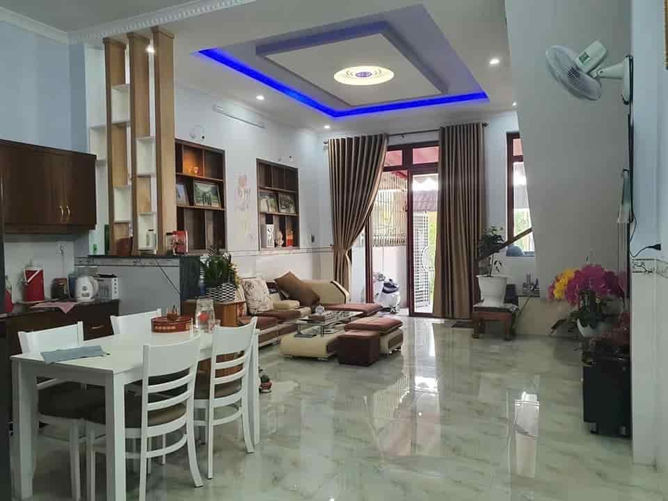 Bán nhà 65m2, 3 phòng ngủ, hẻm xe hơi, Nguyễn Văn Khối, P.09, giá 1 tỷ 830, sổ hồng riêng