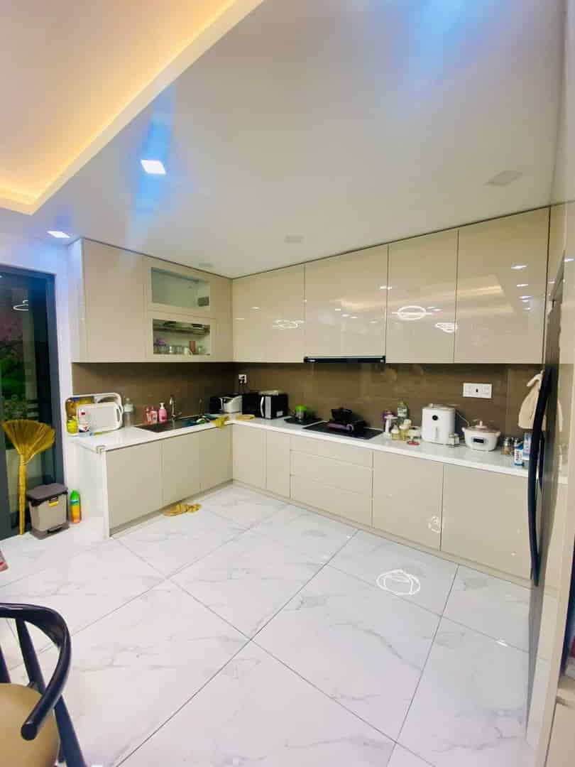 XKLĐ bán nhà đường Hoàng Diệu Q4, 70m2, giá 1 tỷ 589, SHR, tiện KD