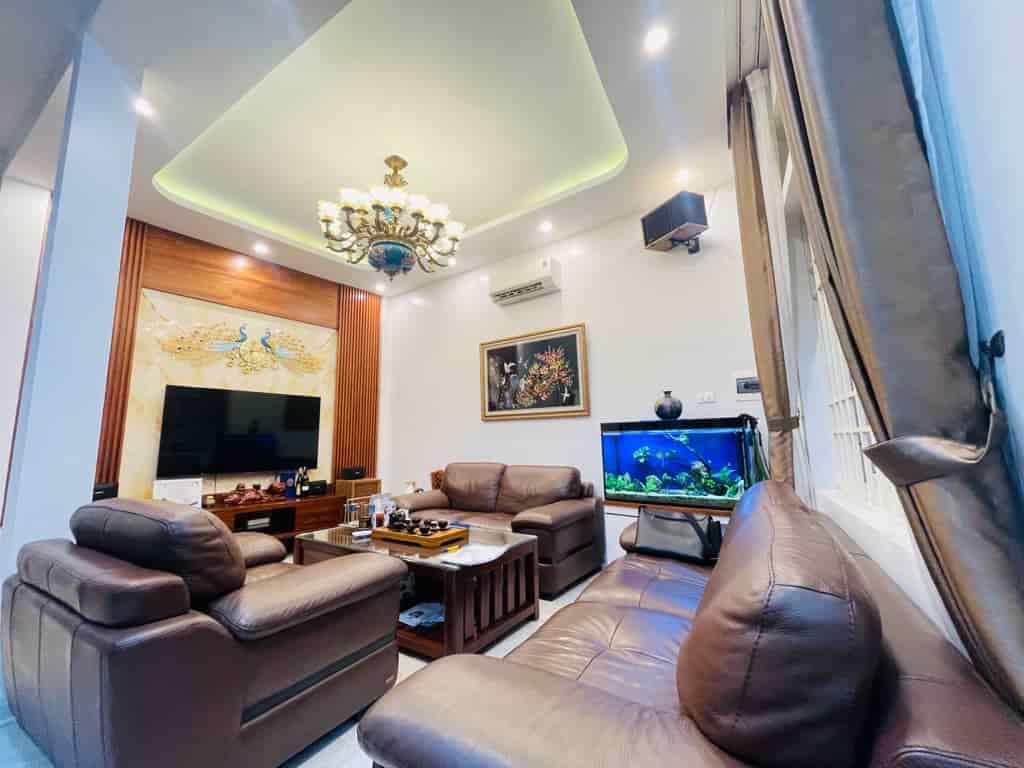 Bán nhà phố vip Thái Thịnh, 40m2, 5 tầng, mt 6.5m chỉ có 1 không có căn thứ 2