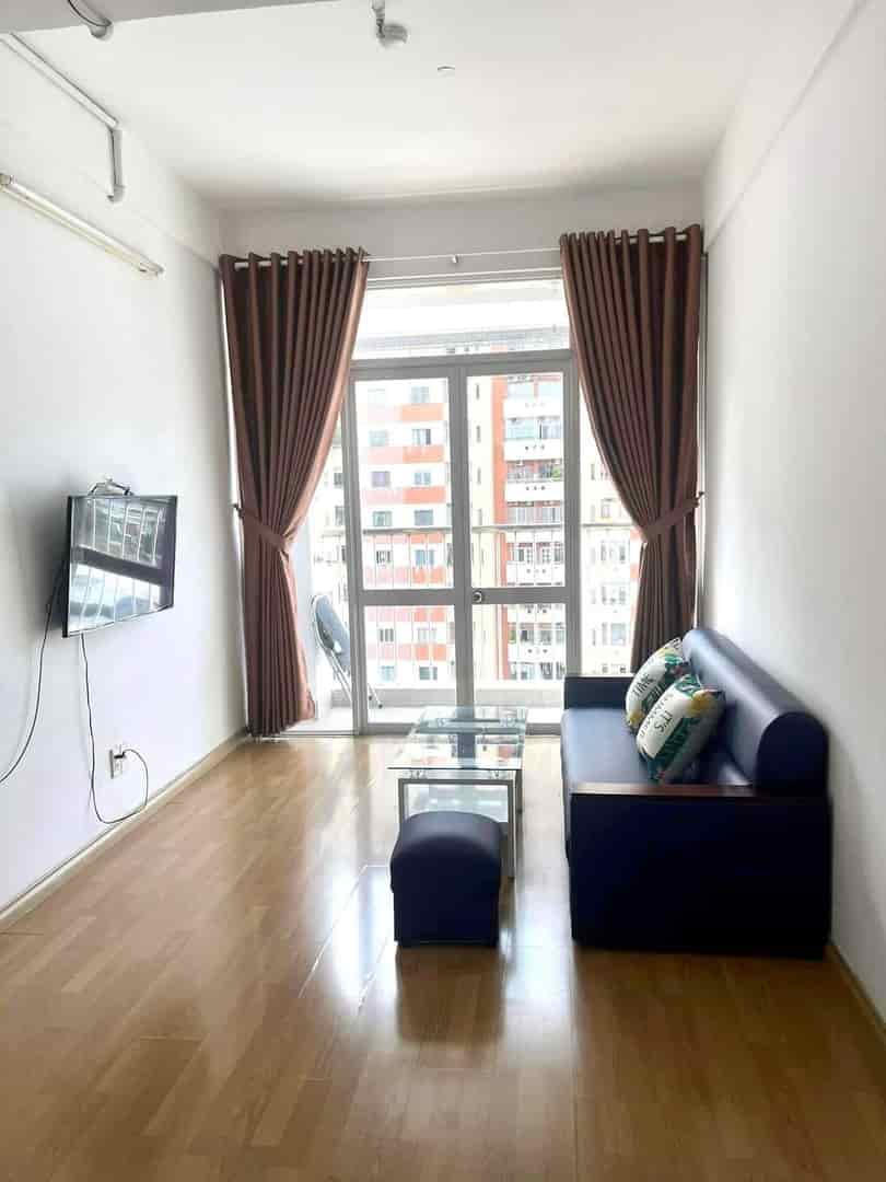 Chính chủ bán lỗ căn hộ Khánh Hội 3 q.4, diện tích 72m2, 2 pn 2 wc, giá 1 tỷ 380, tặng nội thất, sổ hồng riêng