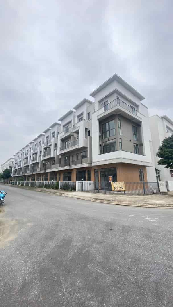 Cần bán shophouse liền kề đối diện 9 toà chung cư