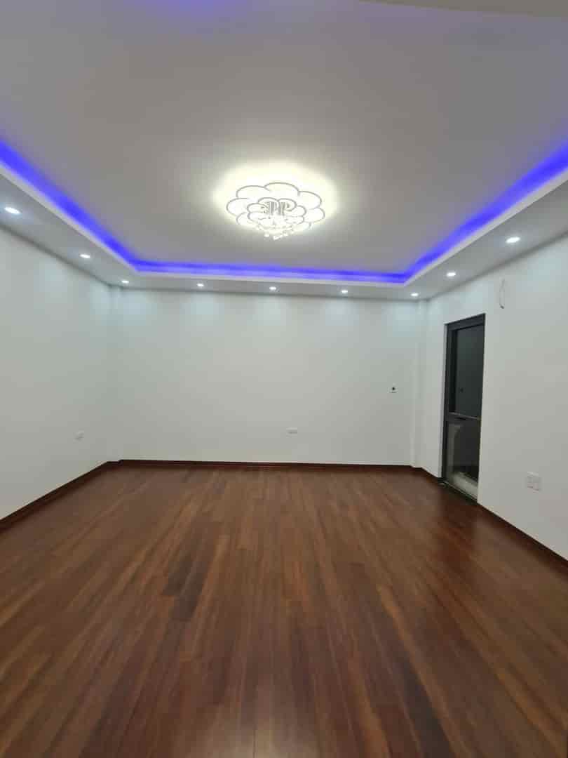 Bán nhà riêng ngõ 69A Hoàng Văn Thái 40m2, MT 8m, lô góc, ô tô tránh giá chỉ 8 tỷ