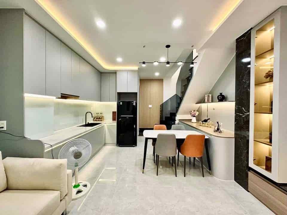 Bán nhanh tòa nhà gần Hai Bà Trưng, 85m2, giá 1 tỷ 6, sổ hồng riêng