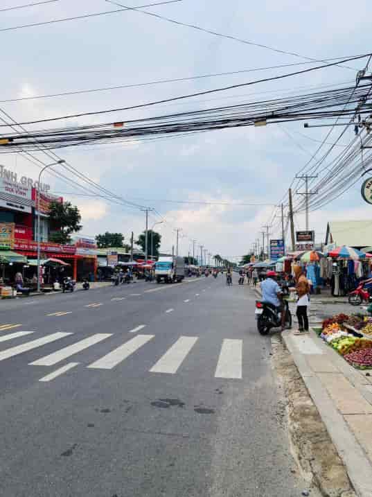 Bán đất giá rẻ ngay cổng Khu Công Nghiệp, chợ 100m, giá 950tr hỗ trợ bank 70%