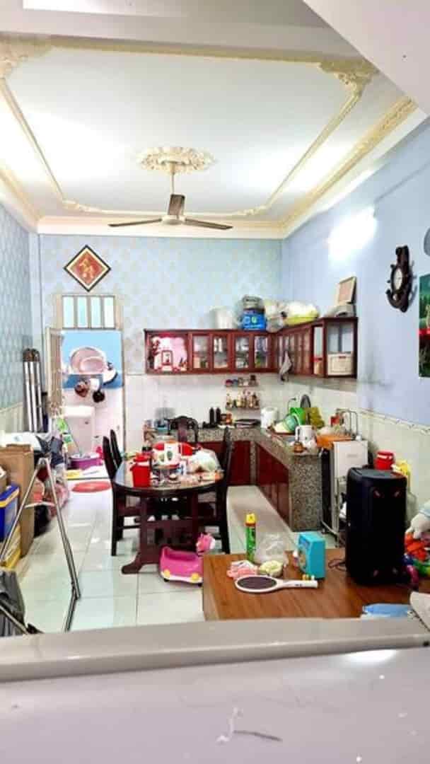 Bán nhà cho con đi du học ở Bình Trị Đông Bình Tân 100m2, giá thương lượng 1tỷ7, shr.