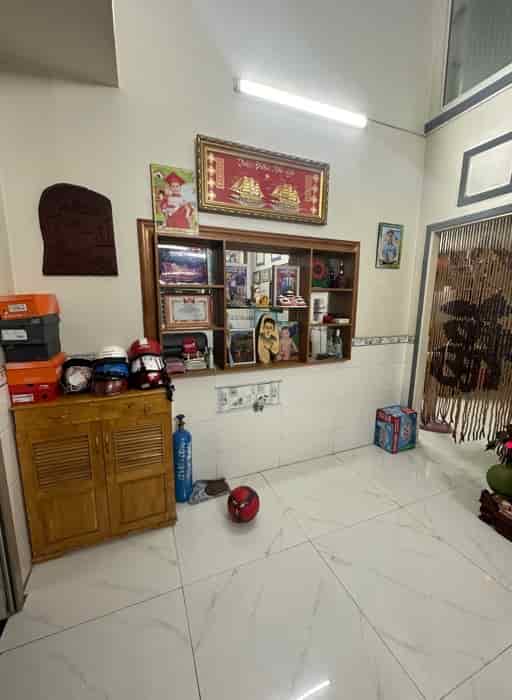 Bán để lấy lại vốn nên bán rẻ căn nhà ở Nguyễn Sỹ Sách quận Tân Bình giá chỉ 1 tỷ 590 diện tích lên tới 56m2