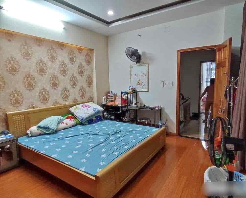 Bán căn nhà lớn ở đường Nguyễn Văn Công Gò Vấp 70m2 mà giá chỉ có 1tỷ990, nhà đẹp hẻm rộng