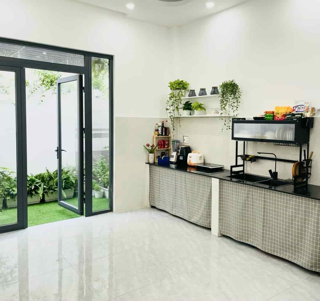 Bán căn nhà giá hạt dẻ bao sang tên ở Trần Hưng Đạo quận 5 60m2 giá 1ty1, Shr, hẻm ô tô