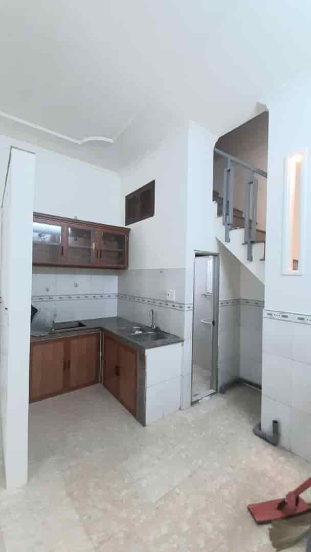 Bán căn nhà ở Võ Thị Sáu quận 3 50m2 990 triệu, shr, hẻm rộng rãi ô tô chạy thoải mái