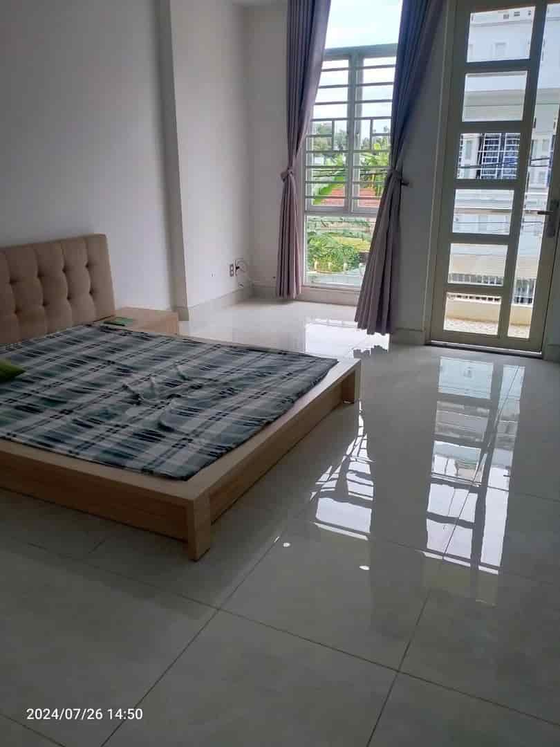 Bán ngay căn nhà ở Bùi Minh Trực quận 8 giá 1 tỷ 050 diện tích 52m2, shr rộng rãi