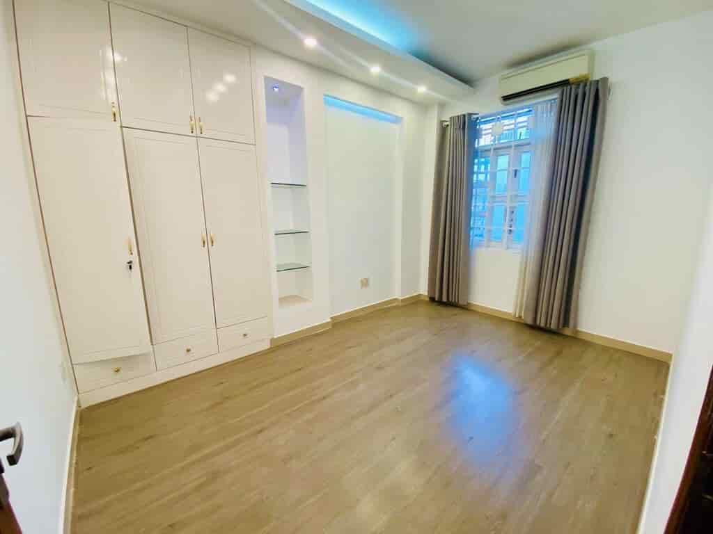 Làm ăn thua lỗ bán nhà Đ.Hoàng Diệu, P.18, Q.4, 60m2, 1tỷ190, SHR bao sang tên