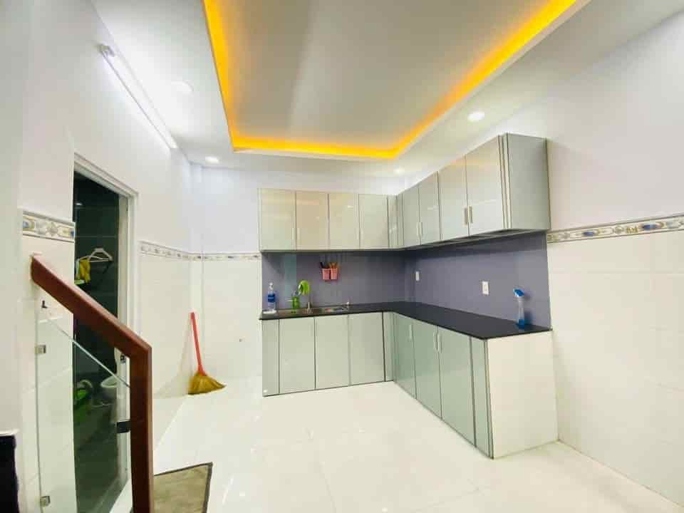 Bán nhà đường Vành Đai Trong 65m2, 1 tỷ 550  ngay trung tâm Bình Tân