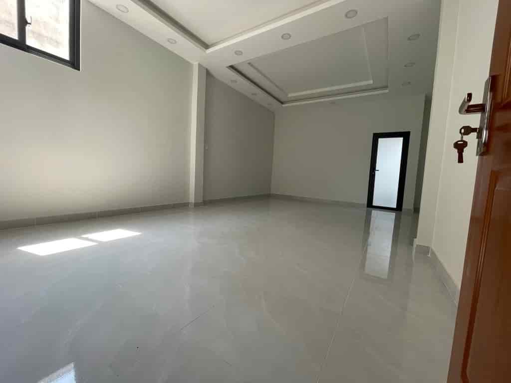 Hẻm xe hơi, Tạ Quang Bửu, 4 tầng, 117m2, mới ở ngay, thông tứ tung