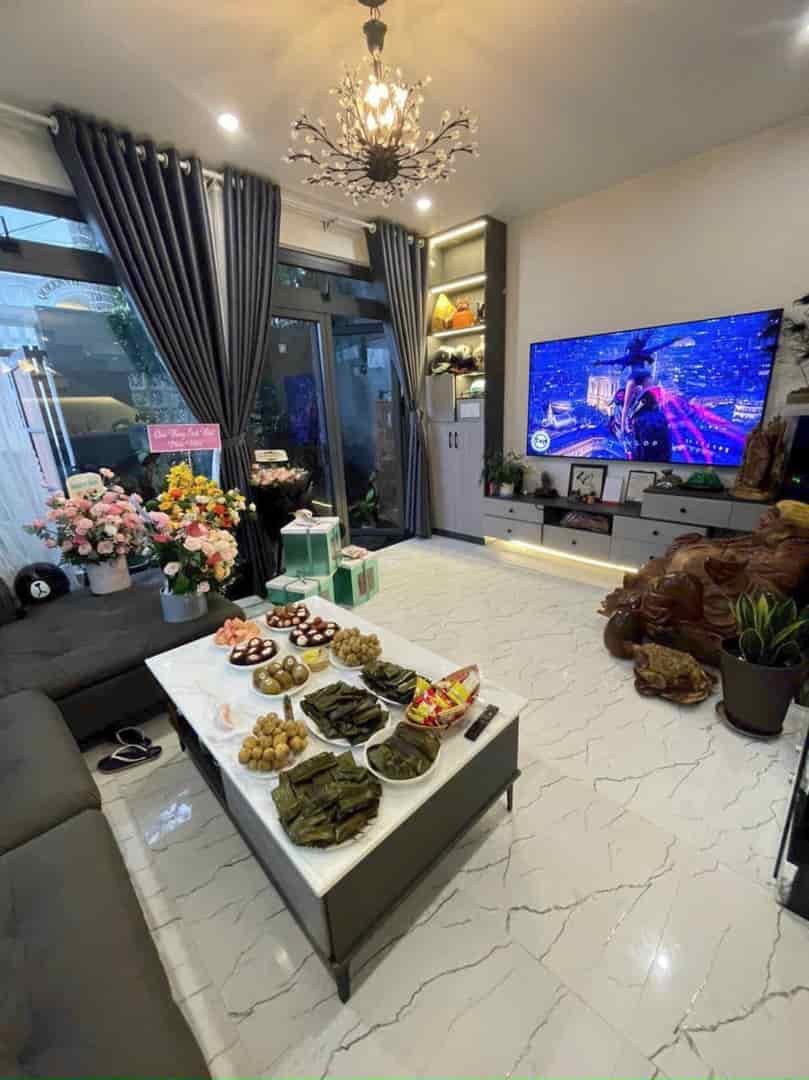 Bán 108m2 đất Đà Lạt, view Hồ Xuân Hương, sổ riêng xây dựng, full đất ở đô thị, 10 tỷ 5