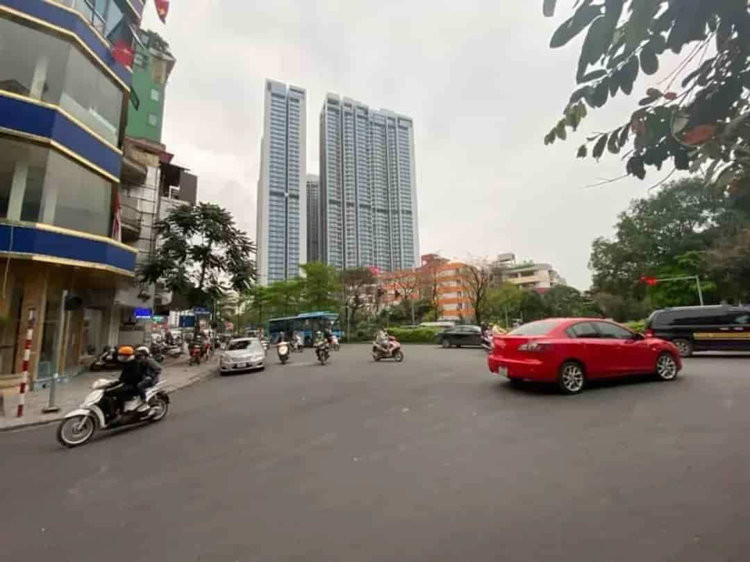 Bán gấp nhà mặt phố,kinh doanh,ô tô đỗ cửa Giảng Võ – Ba Đình.DT 30m, 3T MT 3,2m, giá 13.8tỷ.