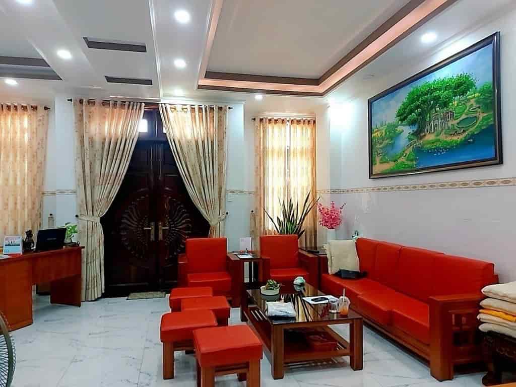 Biệt thự Hoa Bằng, Tân Phú, 1 trệt 2 lầu, ô tô đậu trong nhà, 6PN, nội thất full gỗ, giá 14.9 tỷ TL