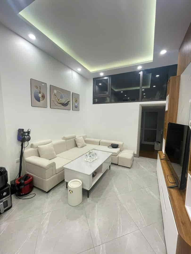 Hàng hiếm Tây Hồ, 40m2 chỉ 7.7 tỷ, phố Tây, cách ô tô tránh hơn 50m