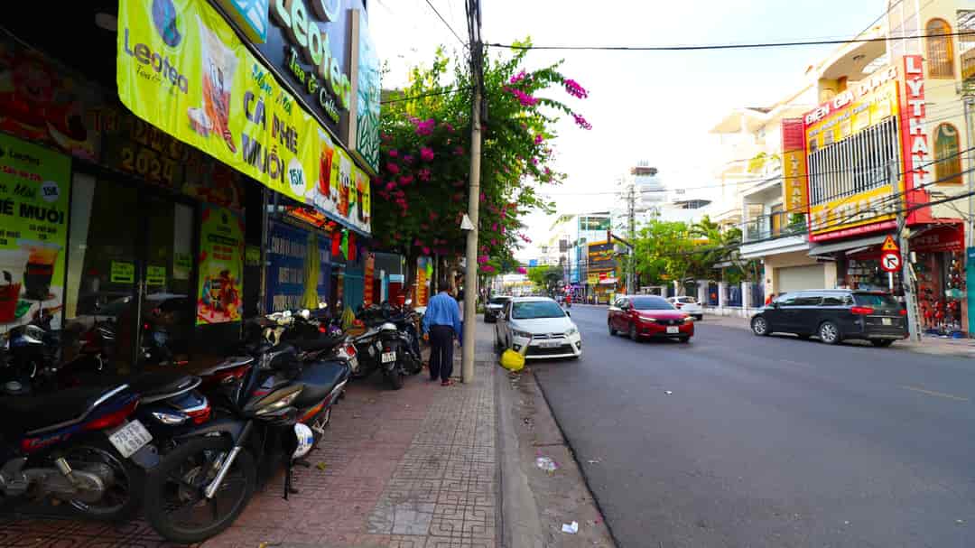 Bán nhà mặt tiền đường Quang Trung, TP. Nha Trang