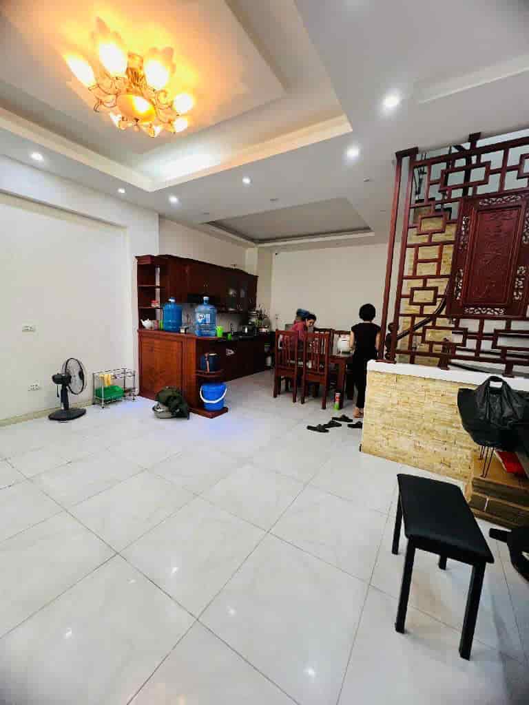 Phố vip Cầu Giấy, 55m, 9 tỷ, ô tô kinh doanh, gần phố, dân xây