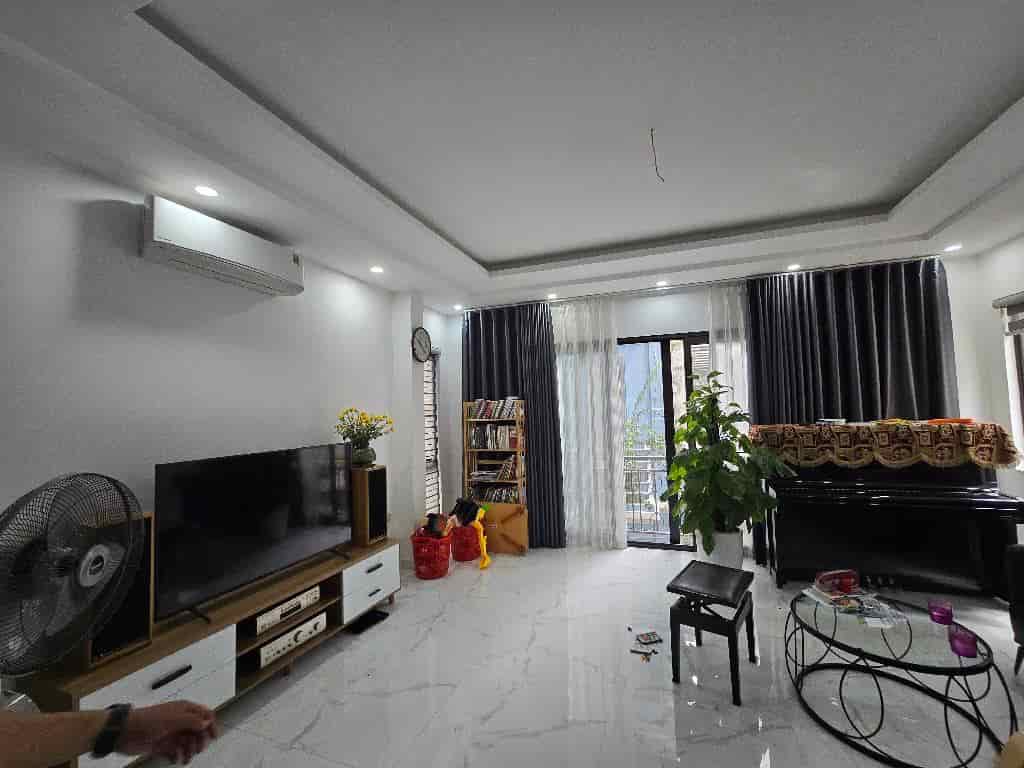 Nhà đẹp Phùng Chí Kiên, phân lô, ô tô tránh, vào nhà, 56m2 chỉ 16.8 tỷ