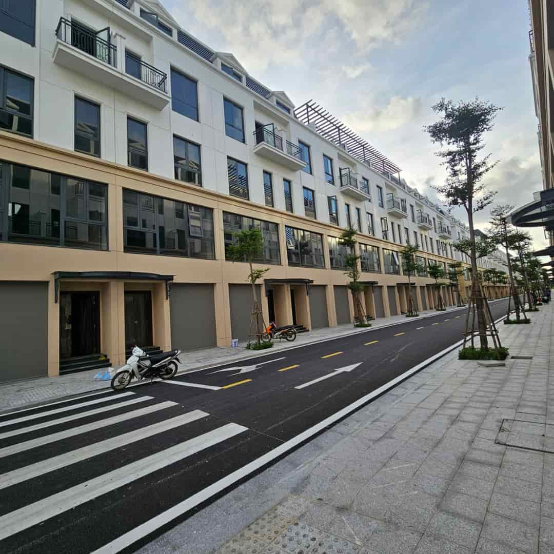 Bán nhà LK ngay Đại lộ Nam Sông Mã, đối diện 12 toà chung cư Vinhomes Thanh Hóa, 4.7 tỷ