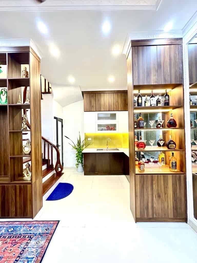 Bán nhà Hoàng Mai, nhà đẹp dân xây, full nội thất ở ngay, 33m2, nhỉnh 5 tỷ