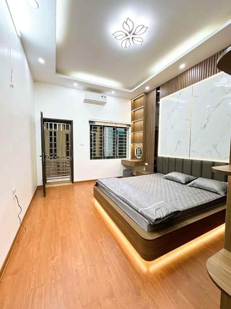 Phố Hoàng Mai, 30m ra ô tô, nhà đẹp lung linh, tặng full nội thất, 40m2