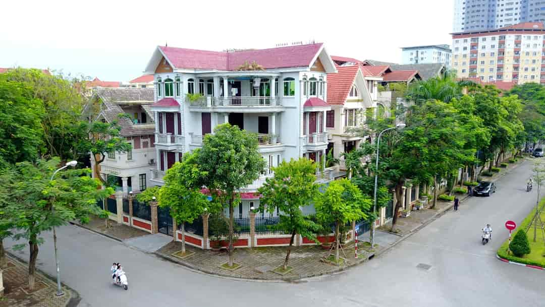 Bán biệt thự sang trọng tại bán đảo Linh Đàm, Hà Nội, 275m2, 4 tầng, 5 phòng ngủ