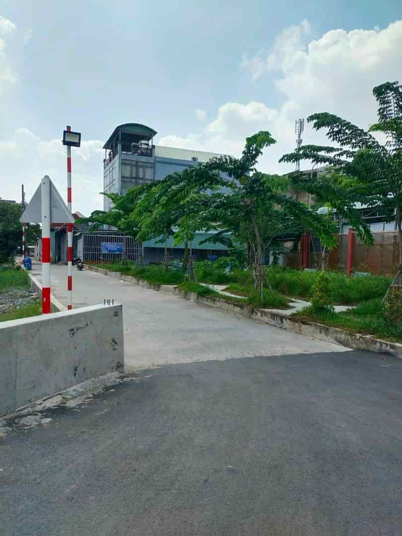 Bán đất chính chủ 70m2, tại An Phú Đông 13, gần Bệnh viện đa khoa Hồng Đức cơ sở 2, giá 2 tỷ có sổ riêng