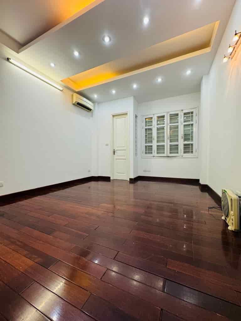 Hoàng Văn Thái, 40m2, cực gần ô tô, gần 6 tỷ