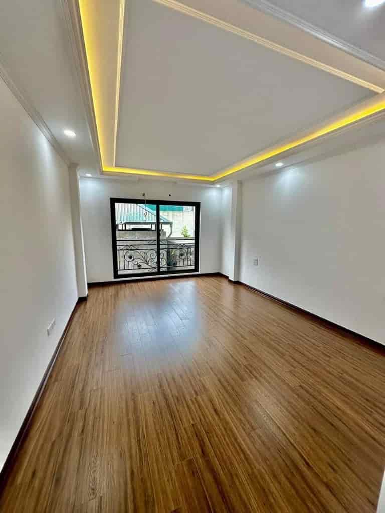 Nhà phố Hoàng Văn Thái, 42m2, ô tô đỗ cửa, 9 tỷ 1