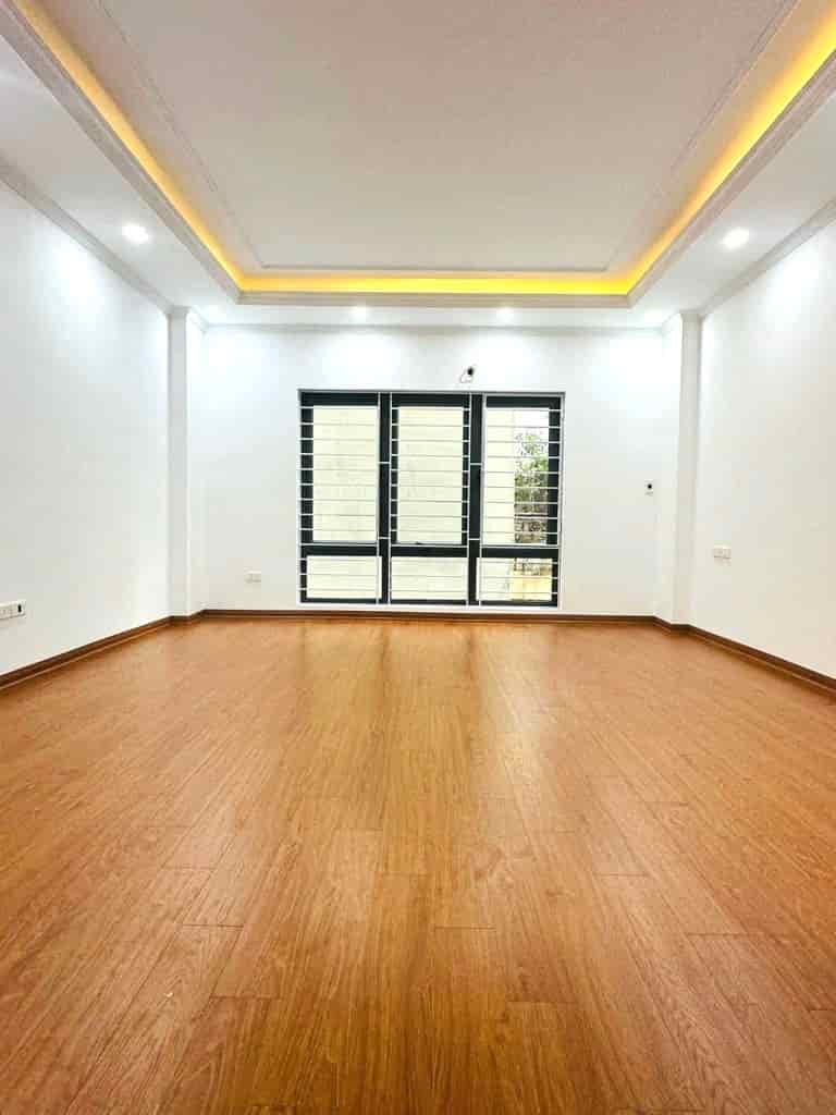 Nhà phố Hoàng Văn Thái, 42m2, ô tô đỗ cửa, 9 tỷ 1