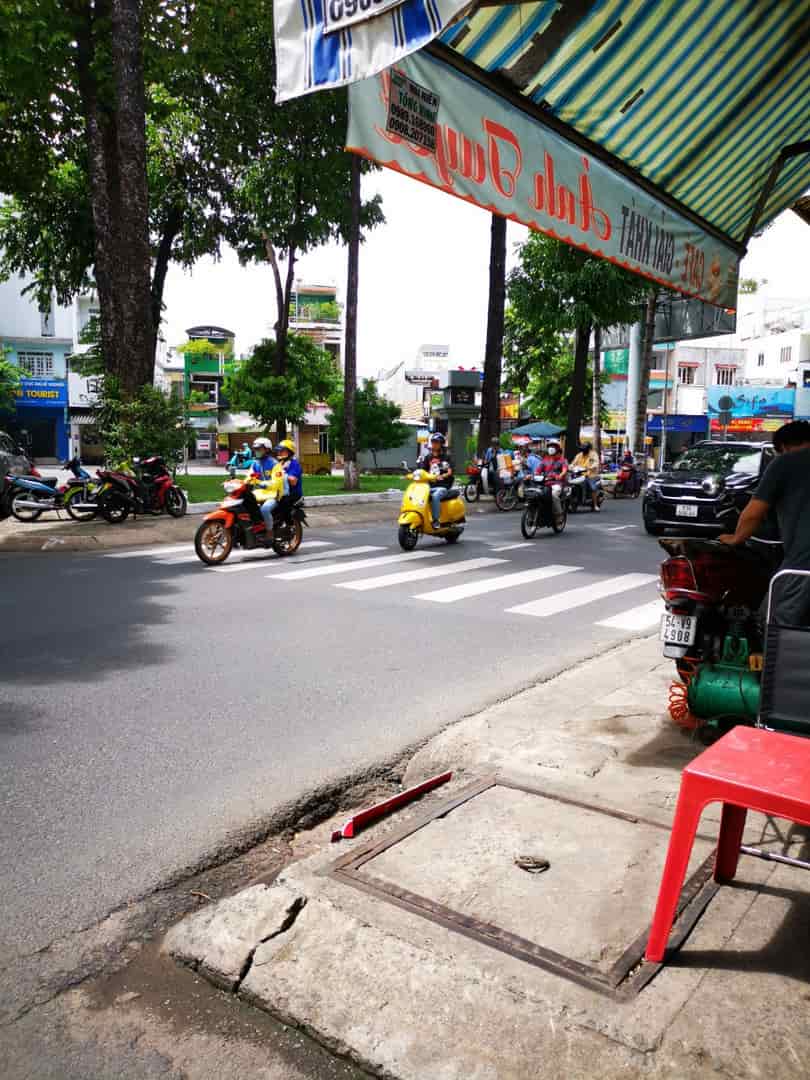 Bán nhà cấp 4, nhà nát 4 x 17m, hẻm xe tải 10 mét khu an ninh gần công viên Gia Định