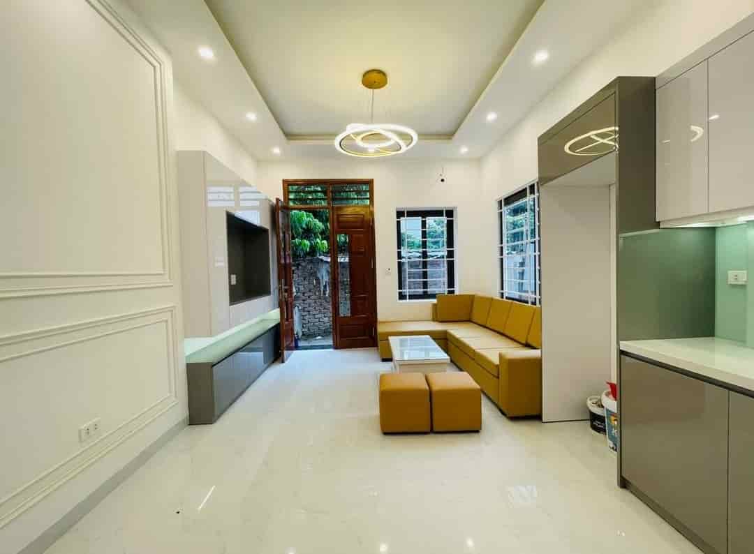 Bán nhà mặt phố Nguyễn Khang, 35m2, 4 tầng, giá 10 tỷ