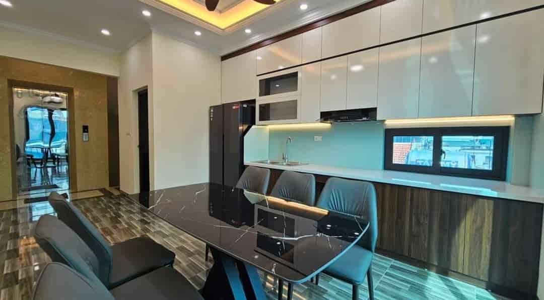 Bán nhà mặt phố Nguyễn Khang, 35m2, 4 tầng, giá 10 tỷ